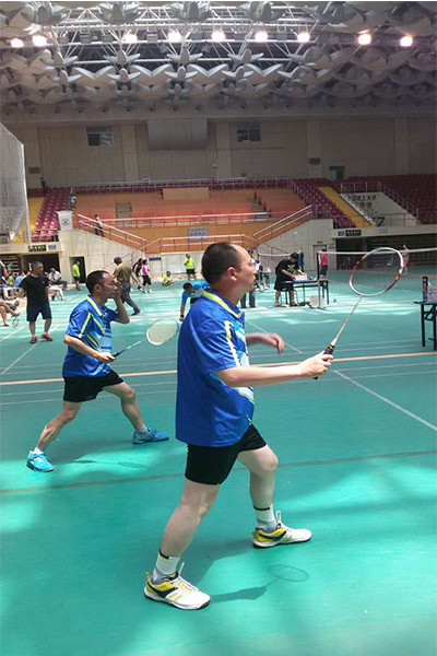 威尼斯官网在校2016年教职工羽毛球比赛中奋勇拼搏