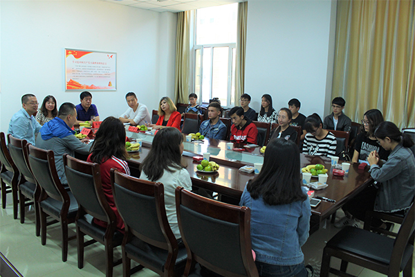 威尼斯官网举行少数民族学生“双节”座谈会
