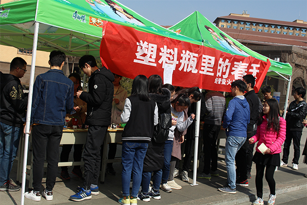 威尼斯官网成功举办植树节活动