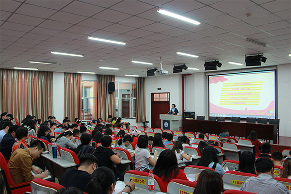 威尼斯官网宣讲“总书记在深度贫困地区脱贫攻坚座谈会上重要讲话”精神——“总书记视察山西讲话进基层”宣讲班第二讲 威尼斯官网宣讲“总书记在深度贫困地区脱贫攻坚座谈会上重要讲话”精神——“总书记视察山西讲话进基层”宣讲班第二讲