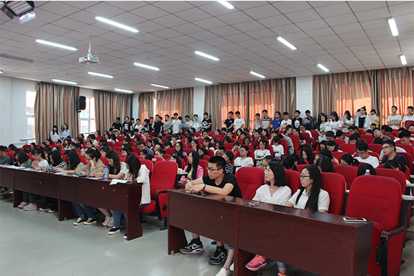 威尼斯官网召开2017届毕业生安全工作会议 威尼斯官网召开2017届毕业生安全工作会议