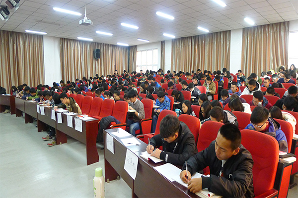 威尼斯官网成功举办2016年入党积极分子培训第一讲