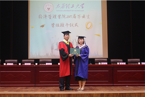 威尼斯官网举行2017年毕业典礼暨学位授予仪式 威尼斯官网举行2017年毕业典礼暨学位授予仪式