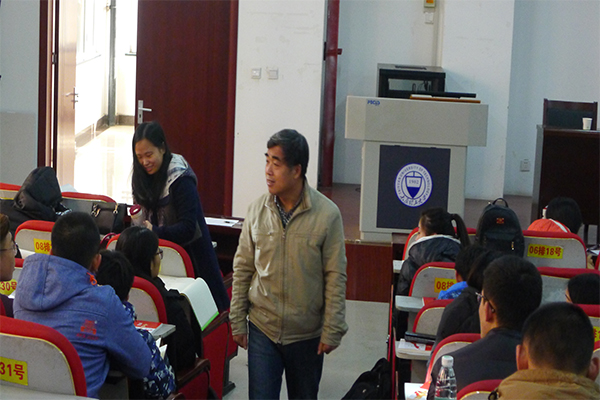 威尼斯官网成功举办2016年入党积极分子培训第一讲