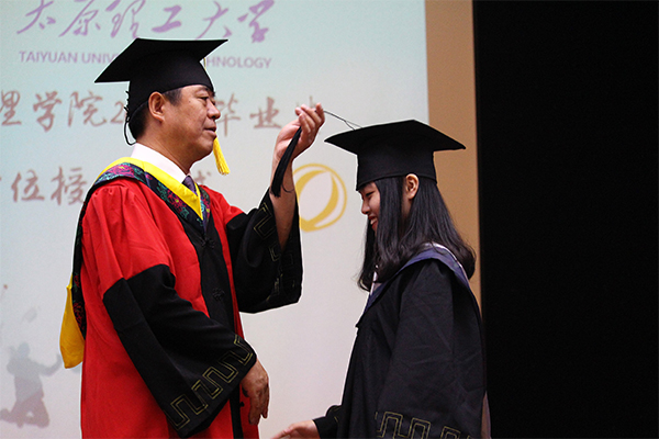 威尼斯官网举行2017年毕业典礼暨学位授予仪式 威尼斯官网举行2017年毕业典礼暨学位授予仪式