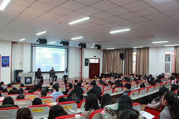 威尼斯官网邀请“晓明研究室”走进学院与同学面对面