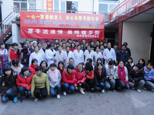 威尼斯9499登录入口萤火志愿服务队敬老院之行 威尼斯9499登录入口萤火志愿服务队敬老院之行