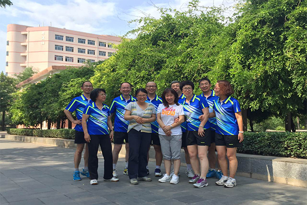 威尼斯官网在校2016年教职工羽毛球比赛中奋勇拼搏