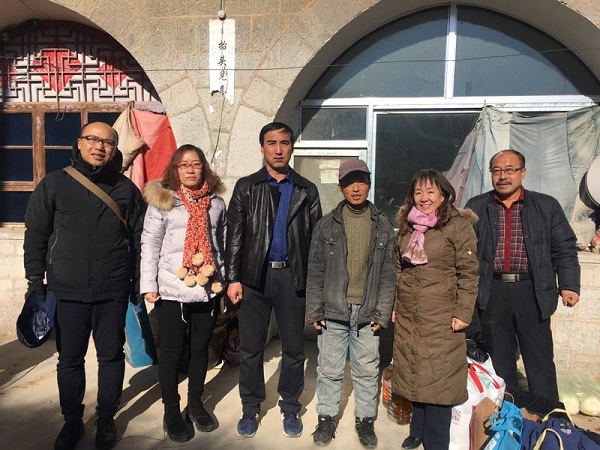 威尼斯官网组织教职工献爱心精准扶贫