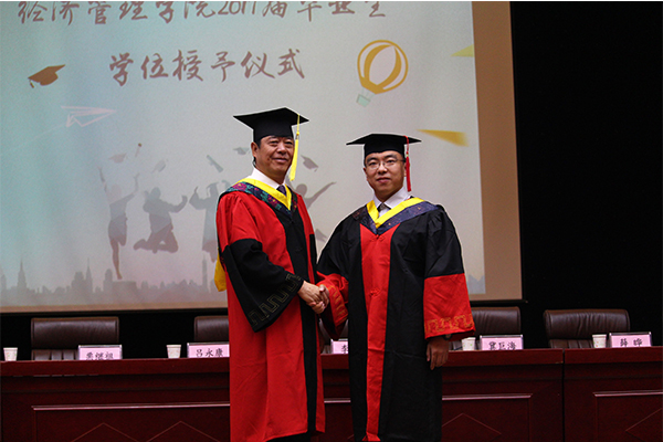 威尼斯官网举行2017年毕业典礼暨学位授予仪式 威尼斯官网举行2017年毕业典礼暨学位授予仪式