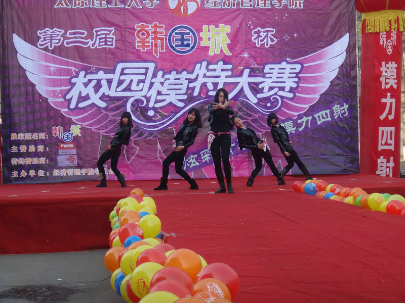 威尼斯9499登录入口第二届校园模特大赛初赛隆重举行 威尼斯9499登录入口第二届校园模特大赛初赛隆重举行