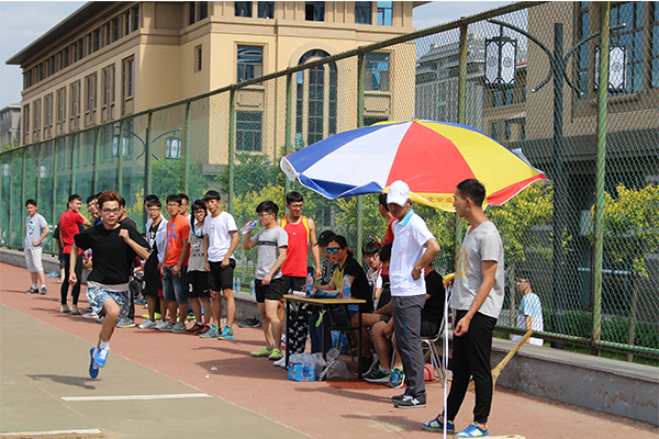 威尼斯官网在2017年校田径运动会上展露风采
